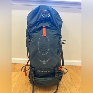 Osprey Atmos AG 65 Green Backpack Size small 16-19” Backpacking